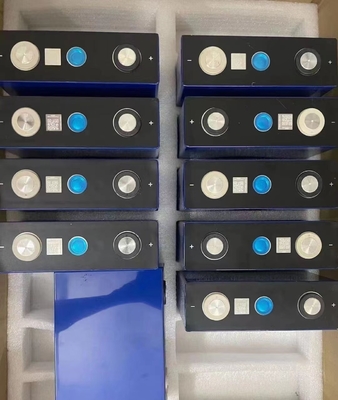 Batterie ricaricabili Lifepo4 3,2 V 100ah Batterie prismatiche Batterie al litio ferro fosfato per lo stoccaggio di energia